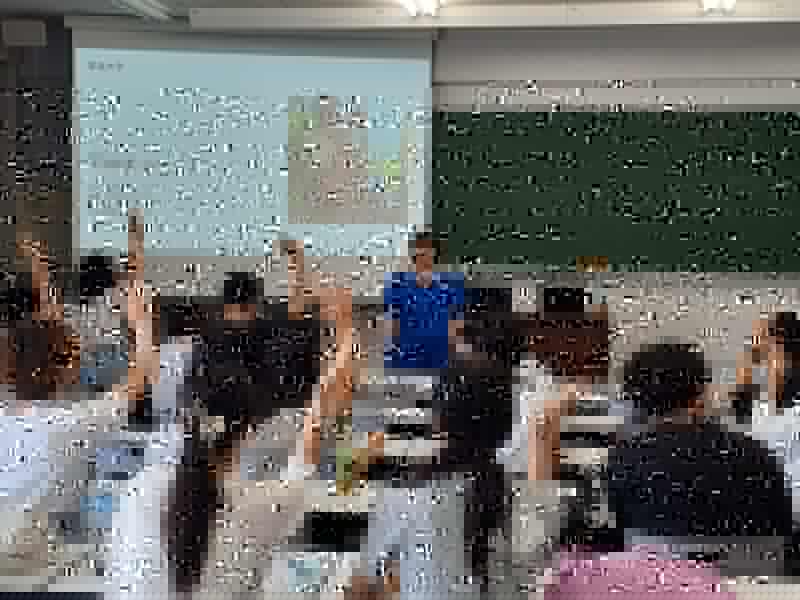 東海大学湘南キャンパスで学生に向けて特別講義を行う株式会社FrankPR代表取締役 松尾真希